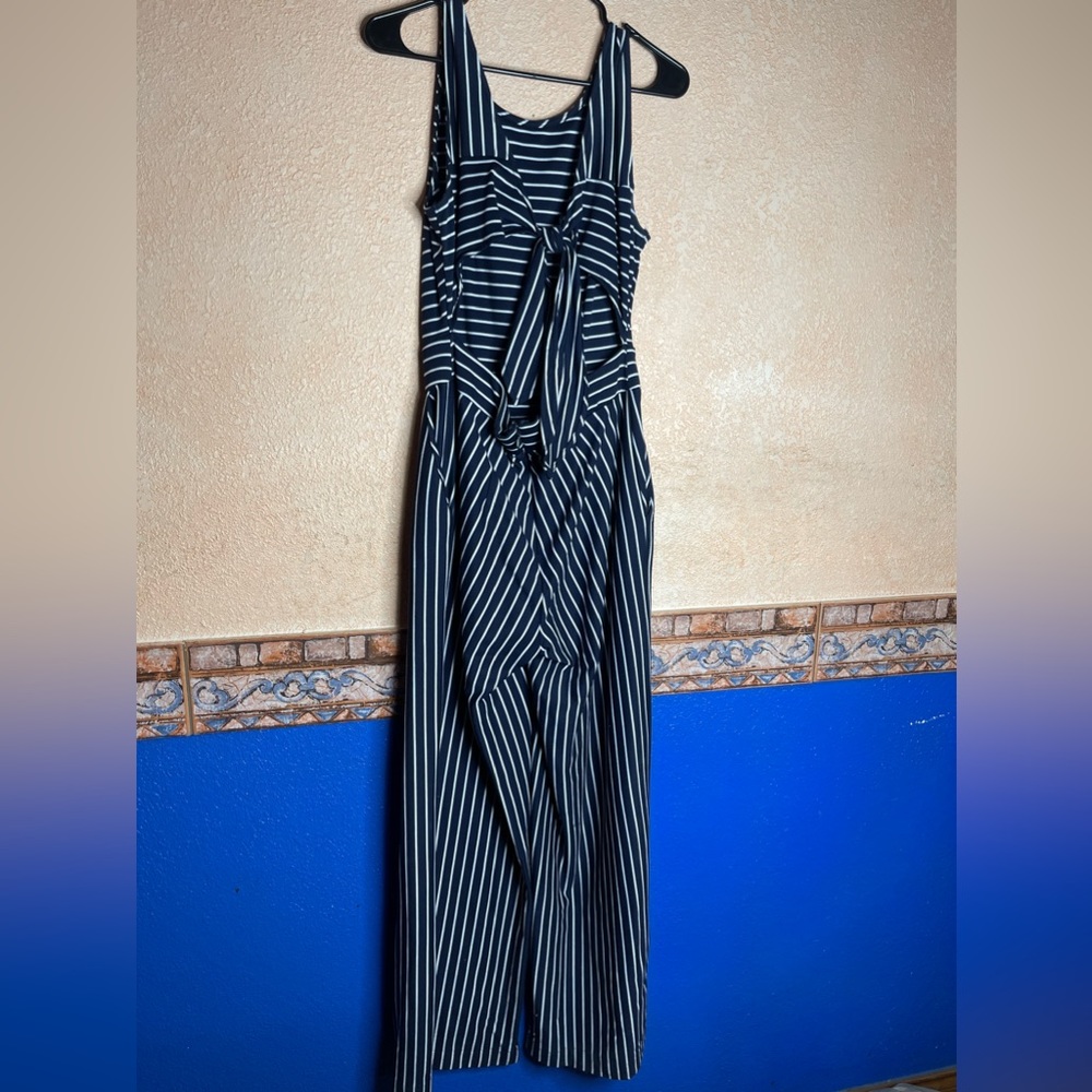 Marine Like Jumper With Somewhat Back Showing - image 2